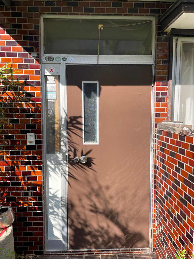 玄関扉　施工前